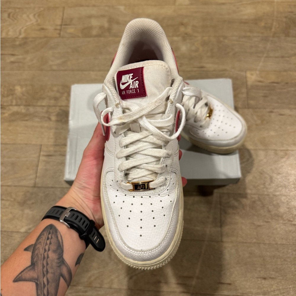 Nike Women's White and Red Low-Top Sneakers - Picture 4 of 11